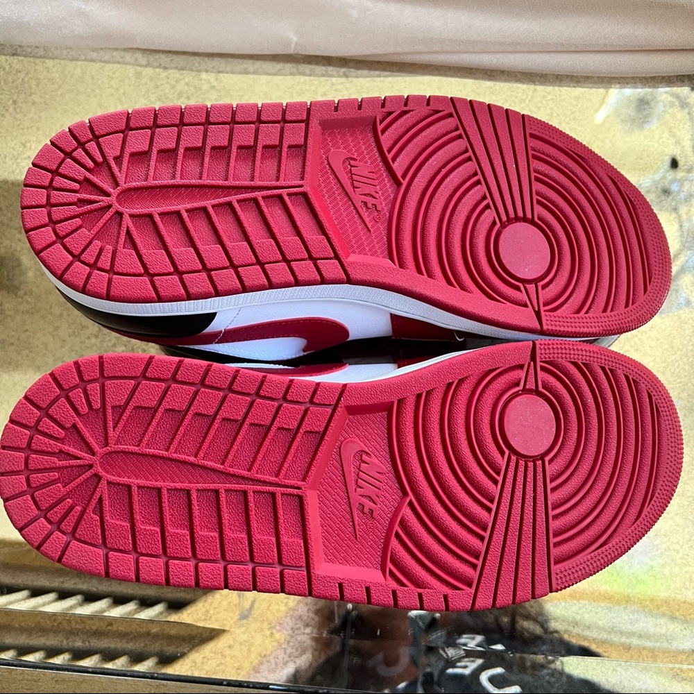NEW!! 100% AUTHENTIC NIKE AIR JORDAN 1 Low - Picture 6 of 8